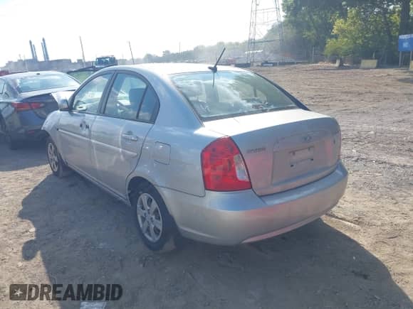 2010 Hyundai Accent GLS z VIN KMHCN4AC9AU429383, wystawiony jako IAAI lot #43234891 z przebiegiem 129 592 mil mil oraz . Historia ofert i sprzedaży dostępna na DreamBid. Obrazek 3.