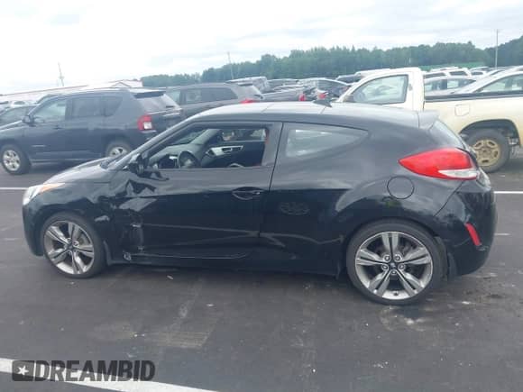 2012 Hyundai Veloster w/Red Int z VIN KMHTC6AD9CU053040, wystawiony jako IAAI lot #43019473 z przebiegiem 119 510 mil mil oraz . Historia ofert i sprzedaży dostępna na DreamBid. Obrazek 14.