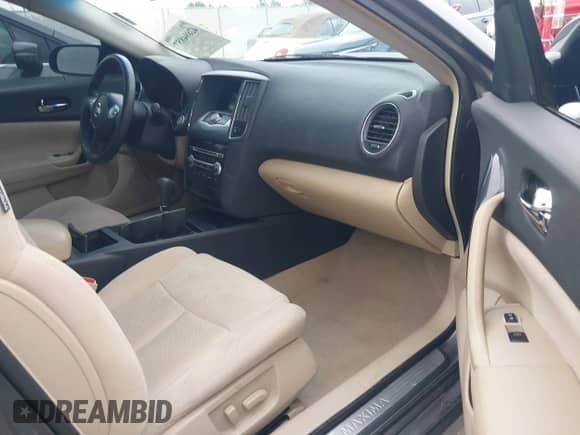 2014 Nissan Maxima SV z VIN 1N4AA5AP6EC488005, wystawiony jako IAAI lot #42894857 z przebiegiem 93 618 mil mil oraz . Historia ofert i sprzedaży dostępna na DreamBid. Obrazek 5.