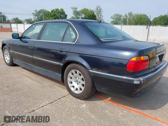 2000 BMW 7 Series 740iL z VIN WBAGH8340YDP17276, wystawiony jako IAAI lot #42409461 z przebiegiem 185 220 mil mil oraz . Historia ofert i sprzedaży dostępna na DreamBid. Obrazek 3.