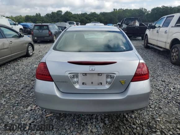 2006 Honda Accord VP z VIN 1HGCM56106A050240, wystawiony jako Copart lot #67671375 z przebiegiem Nie podano mil oraz Szkoda całkowita • Salvage title. Historia ofert i sprzedaży dostępna na DreamBid. Obrazek 6.