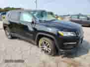 2019 Jeep Compass Latitude z VIN 3C4NJCBB5KT832717, wystawiony jako Copart lot #71620115 z przebiegiem 83 479 mil mil oraz Szkoda całkowita • Salvage title. Historia ofert i sprzedaży dostępna na DreamBid. Obrazek 4.