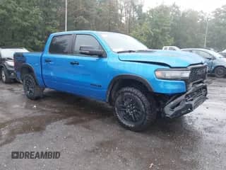 2025 Ram 1500 Rebel z VIN 1C6SRFLP0SN578395, wystawiony jako IAAI lot #43230495 z przebiegiem 32 399 mil mil oraz . Historia ofert i sprzedaży dostępna na DreamBid. Obrazek 1.