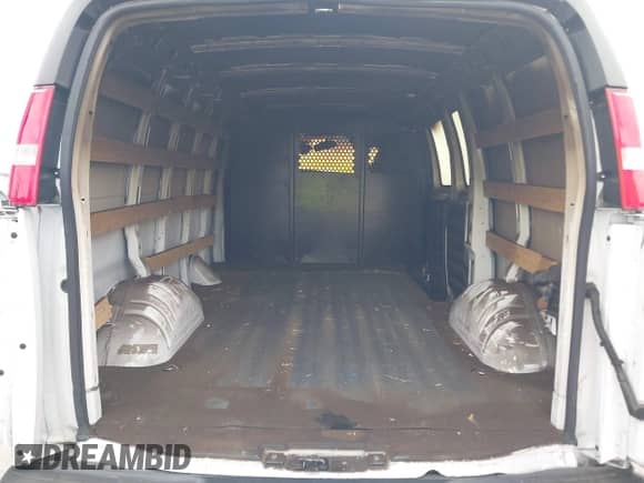 2022 Chevrolet Express Cargo with VIN 1GCWGAFP0N1146450, listed as a IAAI auction lot 42119739 with 50,440 mi miles and . Bid and sale history available at DreamBid. Image 8.