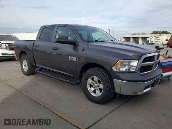 2018 Ram 1500 Tradesman z VIN 1C6RR7KM3JS335241, wystawiony jako Copart lot #79046744 z przebiegiem 58 687 mil mil oraz Czysty tytuł • Clean title. Historia ofert i sprzedaży dostępna na DreamBid. Obrazek 4.