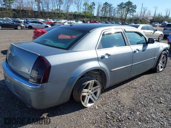 2006 Chrysler 300 C with VIN 2C3KK63H86H277253, listed as a IAAI auction lot 42039732 with 196,694 mi miles and . Bid and sale history available at DreamBid. Image 4.