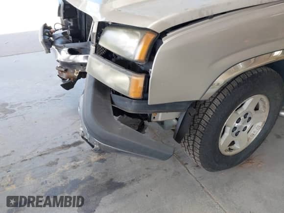 2005 Chevrolet Silverado 1500 LS z VIN 2GCEC13T551113785, wystawiony jako IAAI lot #42156343 z przebiegiem 125 581 mil mil oraz . Historia ofert i sprzedaży dostępna na DreamBid. Obrazek 6.