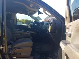 2019 Chevrolet Silverado 1500 LT z VIN 2GCVKPEC1K1231430, wystawiony jako IAAI lot #43174279 z przebiegiem 117 576 mil mil oraz . Historia ofert i sprzedaży dostępna na DreamBid. Obrazek 5.