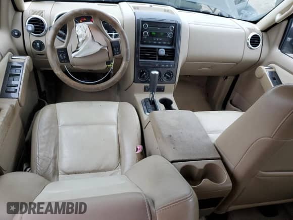 2010 Ford Explorer XLT с VIN 1FMEU7DE9AUA39426, выставлен на аукционе Copart как лот 67537105 с пробегом 145 016 миль миль и На запчасти • Non repairable. История ставок и продаж доступна на DreamBid. Изображение 8.