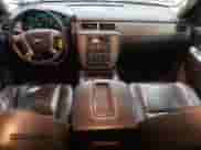 2013 Chevrolet Silverado 1500 LTZ z VIN 1GCRKTE72DZ414083, wystawiony jako Copart lot #49009385 z przebiegiem 180 241 mil mil oraz Szkoda całkowita • Salvage title. Historia ofert i sprzedaży dostępna na DreamBid. Obrazek 8.