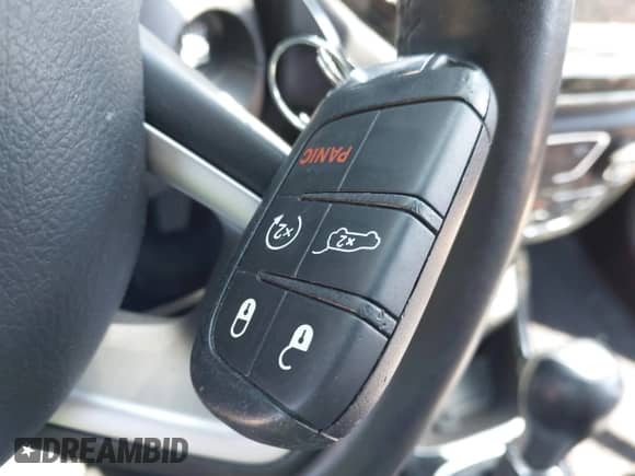 2019 Jeep Compass Altitude z VIN 3C4NJCBBXKT636725, wystawiony jako IAAI lot #43200549 z przebiegiem 99 713 mil mil oraz . Historia ofert i sprzedaży dostępna na DreamBid. Obrazek 11.