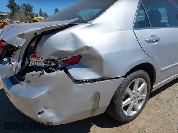 2005 Honda Accord EX-L с VIN 1HGCM66875A009721, выставлен на аукционе IAAI как лот 42824312 с пробегом 126 054 миль миль и . История ставок и продаж доступна на DreamBid. Изображение 6.