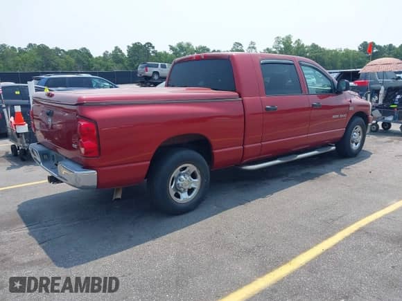 2007 Dodge 1500 SLT z VIN 3D7KR19D87G825922, wystawiony jako IAAI lot #42389240 z przebiegiem 203 026 mil mil oraz . Historia ofert i sprzedaży dostępna na DreamBid. Obrazek 4.