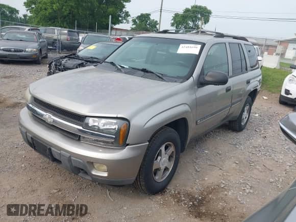 2002 Chevrolet TrailBlazer LS с VIN 1GNDT13SX22355462, выставлен на аукционе IAAI как лот 42481696 с пробегом Не указан миль и . История ставок и продаж доступна на DreamBid. Изображение 2.