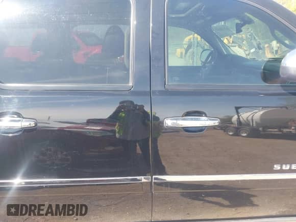 2009 Chevrolet Suburban LTZ z VIN 1GNFK36359R219818, wystawiony jako IAAI lot #42120323 z przebiegiem 146 999 mil mil oraz . Historia ofert i sprzedaży dostępna na DreamBid. Obrazek 13.