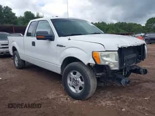 2013 Ford F-150 XL z VIN 1FTFX1CF7DFA56998, wystawiony jako IAAI lot #42880962 z przebiegiem 233 694 mil mil oraz . Historia ofert i sprzedaży dostępna na DreamBid. Obrazek 1.