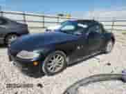 2005 BMW Z4 2.5i z VIN 4USBT33585LS57027, wystawiony jako Copart lot #62879745 z przebiegiem 119 767 mil mil oraz Szkoda całkowita • Salvage title. Historia ofert i sprzedaży dostępna na DreamBid. Obrazek 1.
