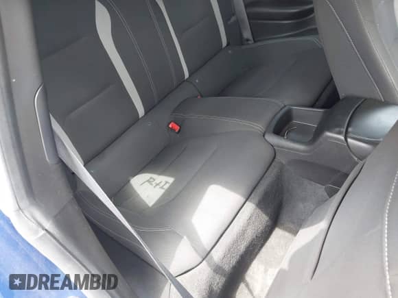 2018 Chevrolet Camaro 1LS z VIN 1G1FA1RX6J0133403, wystawiony jako IAAI lot #42991863 z przebiegiem 63 565 mil mil oraz . Historia ofert i sprzedaży dostępna na DreamBid. Obrazek 8.