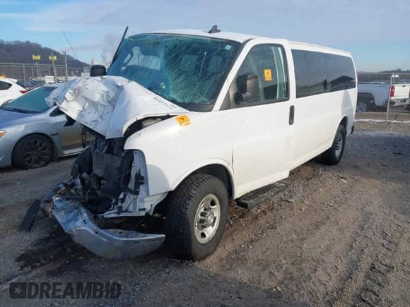 2018 Chevrolet Express Passenger LT z VIN 1GAZGPFG6J1269222, wystawiony jako IAAI lot #41433114 z przebiegiem 99 985 mil mil oraz . Historia ofert i sprzedaży dostępna na DreamBid. Obrazek 17.