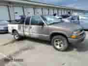 1998 Chevrolet S-10 LS z VIN 1GCCS19X0WK139247, wystawiony jako Copart lot #65035135 z przebiegiem 192 266 mil mil oraz Czysty tytuł • Clean title. Historia ofert i sprzedaży dostępna na DreamBid. Obrazek 4.
