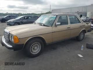 1985 Mercedes-Benz 300 с VIN WDBAB33C1FA256865, выставлен на аукционе Copart как лот 63282705 с пробегом 132 719 миль миль и Списание • Salvage title. История ставок и продаж доступна на DreamBid. Изображение 1.