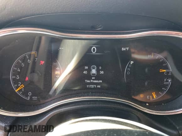 2018 Jeep Grand Cherokee Laredo E with VIN 1C4RJFAG4JC405300, listed as a Copart auction lot 70443305 with 117,271 mi miles and Salvage title. Bid and sale history available at DreamBid. Image 9.