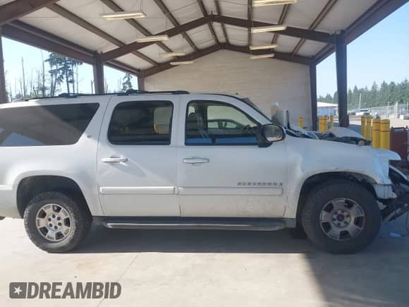 2008 Chevrolet Suburban 3LT z VIN 1GNFK16318J199570, wystawiony jako IAAI lot #42685558 z przebiegiem 339 249 mil mil oraz . Historia ofert i sprzedaży dostępna na DreamBid. Obrazek 13.
