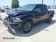 2017 Ram 1500 Rebel z VIN 1C6RR7YT7HS588233, wystawiony jako IAAI lot #42803106 z przebiegiem 129 114 mil mil oraz . Historia ofert i sprzedaży dostępna na DreamBid. Obrazek 2.