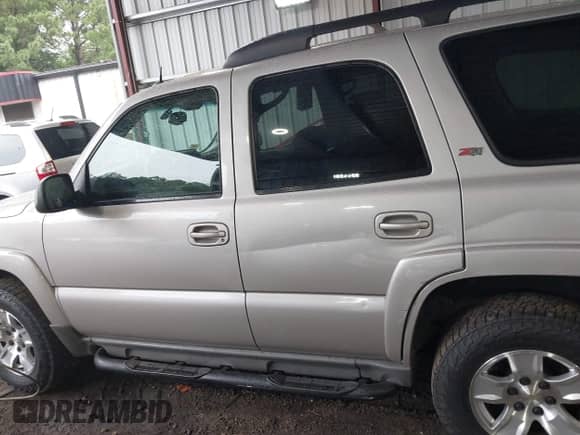 2005 Chevrolet Tahoe Z71 z VIN 1GNEK13T65R180512, wystawiony jako IAAI lot #42909906 z przebiegiem 194 340 mil mil oraz . Historia ofert i sprzedaży dostępna na DreamBid. Obrazek 14.