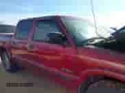 2001 Chevrolet S-10 LS with VIN 1GCDT13W81K212665, listed as a IAAI auction lot 41421617 with Not provided miles and . Bid and sale history available at DreamBid. Image 12.