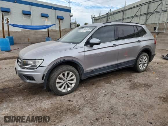 2020 Volkswagen Tiguan S z VIN 3VV1B7AX3LM171119, wystawiony jako Copart lot #89557325 z przebiegiem 29 233 mil mil oraz Szkoda całkowita • Salvage title. Historia ofert i sprzedaży dostępna na DreamBid. Obrazek 1.