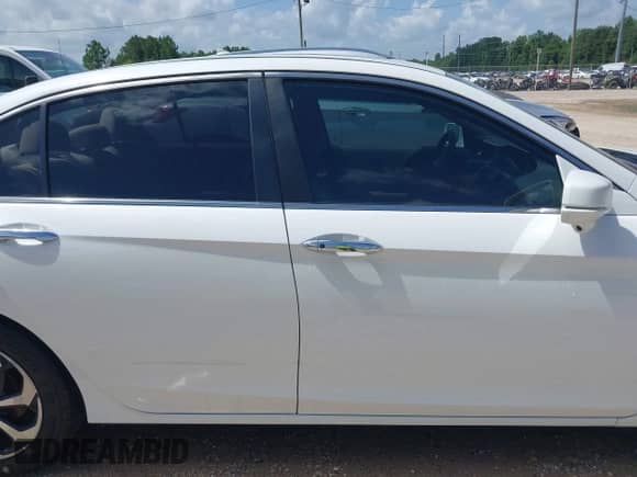 2017 Honda Accord EX-L with VIN 1HGCR2F94HA006962, listed as a IAAI auction lot 42539217 with 125,163 mi miles and . Bid and sale history available at DreamBid. Image 13.