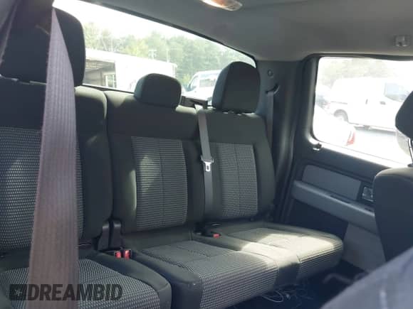 2014 Ford F-150 XL z VIN 1FTEW1CM0EKF14967, wystawiony jako IAAI lot #42964845 z przebiegiem 147 042 mil mil oraz . Historia ofert i sprzedaży dostępna na DreamBid. Obrazek 8.