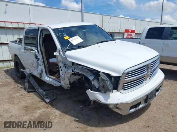 2013 Ram 1500 Big Horn z VIN 1C6RR7LT0DS550103, wystawiony jako IAAI lot #40230784 z przebiegiem 169 270 mil mil oraz . Historia ofert i sprzedaży dostępna na DreamBid. Obrazek 1.