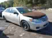 2010 Toyota Camry z VIN 4T1BF3EK4AU020969, wystawiony jako IAAI lot #43324670 z przebiegiem 272 629 mil mil oraz . Historia ofert i sprzedaży dostępna na DreamBid. Obrazek 1.