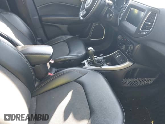 2020 Jeep Compass Latitude with VIN 3C4NJCBB7LT133977, listed as a IAAI auction lot 40950290 with 71,428 mi miles and . Bid and sale history available at DreamBid. Image 5.