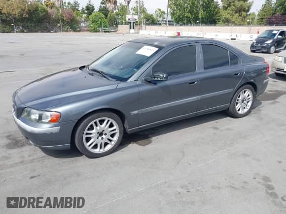 2004 Volvo S60 с VIN YV1RS59V942317275, выставлен на аукционе IAAI как лот 42706842 с пробегом 191 688 миль миль и . История ставок и продаж доступна на DreamBid. Изображение 2.