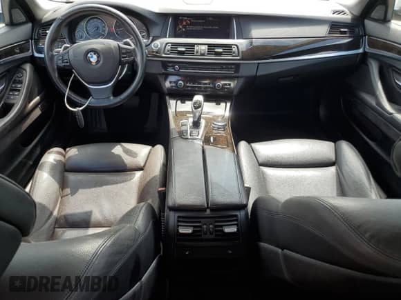 2016 BMW 5 Series 550i z VIN WBAKN9C53GD962850, wystawiony jako Copart lot #58147585 z przebiegiem 149 381 mil mil oraz Szkoda całkowita • Salvage title. Historia ofert i sprzedaży dostępna na DreamBid. Obrazek 8.