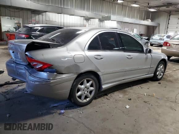 2004 Mercedes-Benz C 240 with VIN WDBRF81J04F544401, listed as a Copart auction lot 89203165 with 148,924 mi miles and Non repairable. Bid and sale history available at DreamBid. Image 3.