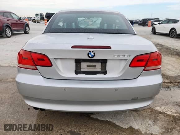 2007 BMW 3 Series 328i z VIN WBAWL13507PX16720, wystawiony jako Copart lot #68773895 z przebiegiem 91 223 mil mil oraz Szkoda całkowita • Salvage title. Historia ofert i sprzedaży dostępna na DreamBid. Obrazek 6.