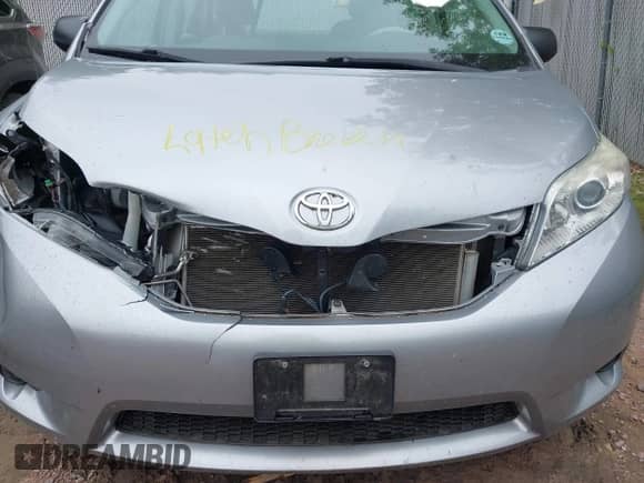 2012 Toyota Sienna с VIN 5TDKA3DC6CS015891, выставлен на аукционе IAAI как лот 42584256 с пробегом 160 060 миль миль и . История ставок и продаж доступна на DreamBid. Изображение 6.