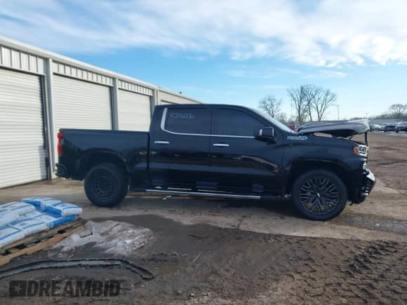 2022 Chevrolet Silverado 1500 High Country with VIN 3GCUYHEL8NG199801, listed as a IAAI auction lot 41256206 with 26,093 mi miles and . Bid and sale history available at DreamBid. Image 14.