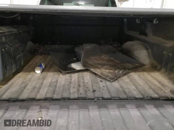 2013 GMC Sierra 1500 SLE z VIN 1GTN2VE01DZ177678, wystawiony jako Copart lot #64358505 z przebiegiem 133 643 mil mil oraz Czysty tytuł • Clean title. Historia ofert i sprzedaży dostępna na DreamBid. Obrazek 10.