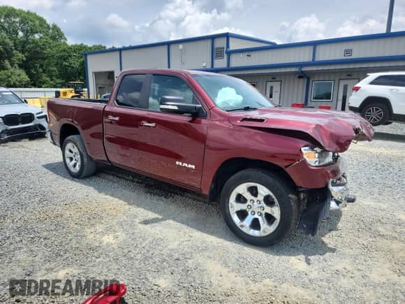 2019 Ram 1500 Big Horn z VIN 1C6RREBT6KN884038, wystawiony jako Copart lot #60100405 z przebiegiem 63 187 mil mil oraz Szkoda całkowita • Salvage title. Historia ofert i sprzedaży dostępna na DreamBid. Obrazek 4.