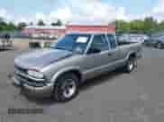 2000 Chevrolet S-10 LS Xtreme z VIN 1GCCS195XYK237767, wystawiony jako IAAI lot #42984808 z przebiegiem 383 552 mil mil oraz . Historia ofert i sprzedaży dostępna na DreamBid. Obrazek 2.
