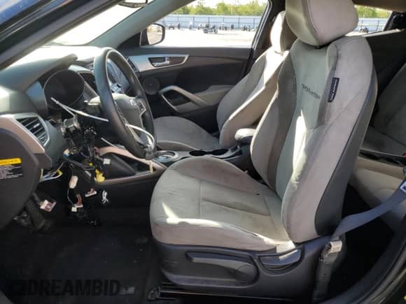 2013 Hyundai Veloster w/Black Int z VIN KMHTC6AD8DU147119, wystawiony jako Copart lot #82261415 z przebiegiem 132 516 mil mil oraz Szkoda całkowita • Salvage title. Historia ofert i sprzedaży dostępna na DreamBid. Obrazek 7.