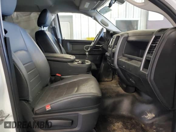 2022 Ram 1500 Tradesman z VIN 1C6RR7FG6NS187886, wystawiony jako Copart lot #59034085 z przebiegiem 42 012 mil mil oraz Szkoda całkowita • Salvage title. Historia ofert i sprzedaży dostępna na DreamBid. Obrazek 7.