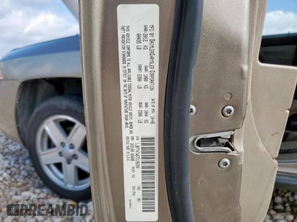 2007 Jeep Compass Sport with VIN 1J8FT47W67D196394, listed as a Copart auction lot 63384155 with 197,387 mi miles and Clean title. Bid and sale history available at DreamBid. Image 13.