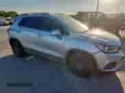 2019 Chevrolet Trax LT z VIN KL7CJLSB2KB811796, wystawiony jako Copart lot #69226525 z przebiegiem 76 131 mil mil oraz Szkoda całkowita • Salvage title. Historia ofert i sprzedaży dostępna na DreamBid. Obrazek 4.