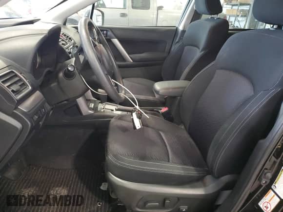 2018 Subaru Forester Premium z VIN JF2SJAEC2JH459520, wystawiony jako Copart lot #71780915 z przebiegiem 61 914 mil mil oraz Szkoda całkowita • Salvage title. Historia ofert i sprzedaży dostępna na DreamBid. Obrazek 7.